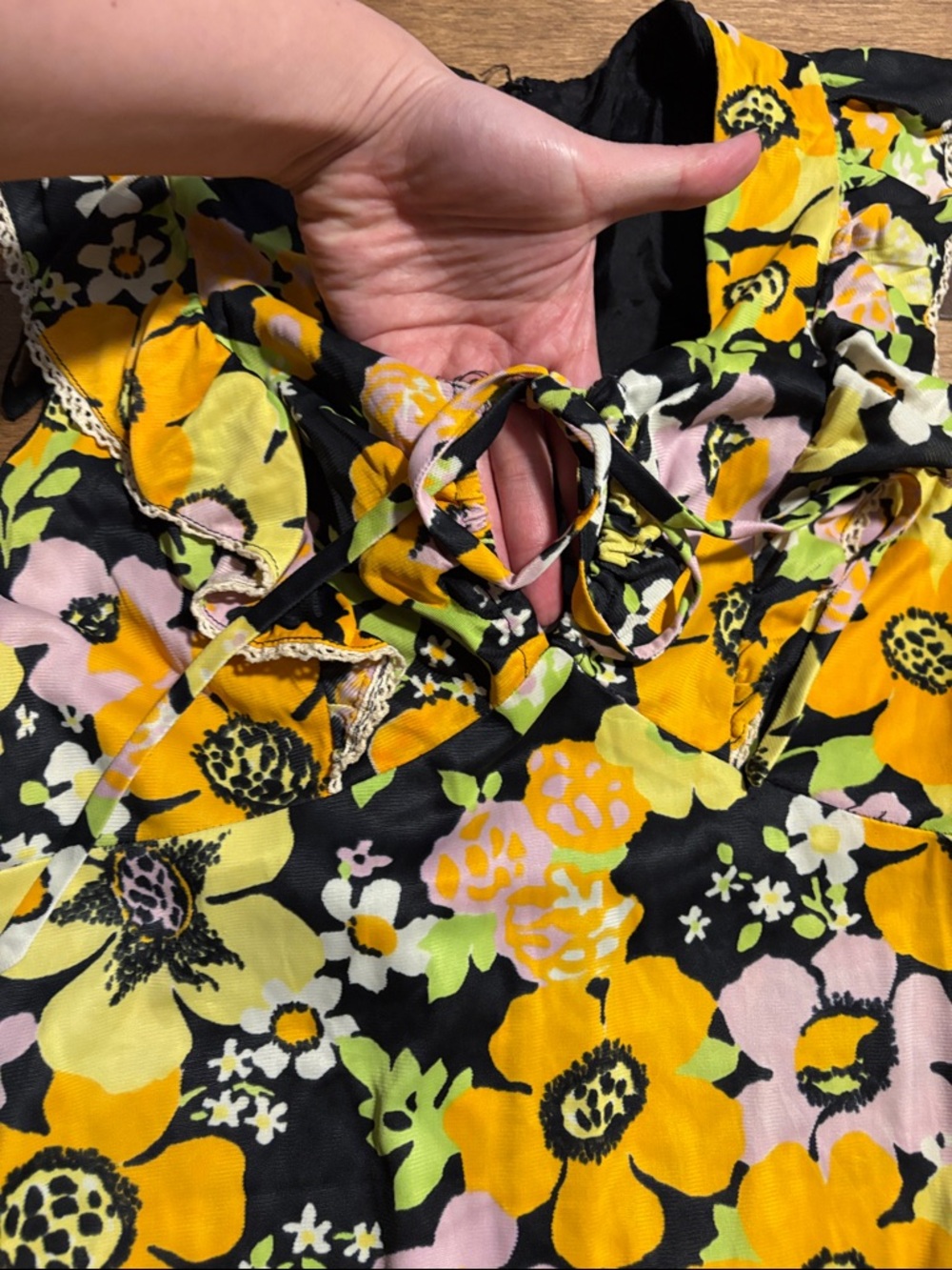Vintage Bold Floral Maxi Dress with Keyhole Front and Umpire Waist - Picture 5 of 10